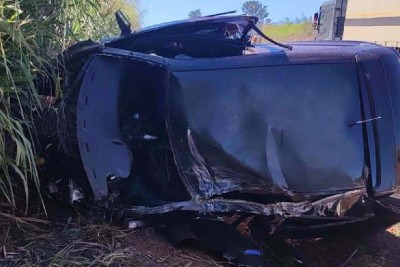 Colisão entre carro e caminhão mata pai e deixa filha ferida em Patos de Minas -  (crédito: Divulgação/CBMMG)