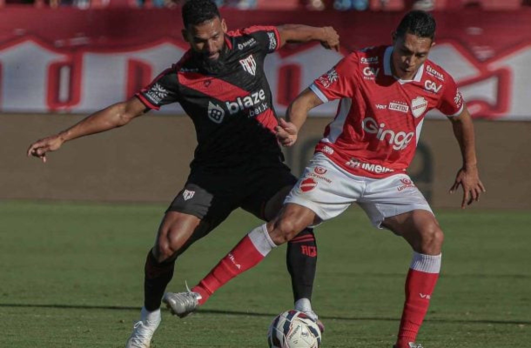 Vila Nova vence clássico no fim e quebra sequência negativa na Série B