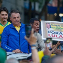 Após chamar apoiadores de malucos, Bolsonaro culpa a esquerda pelo 8/1