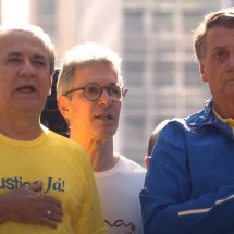 Zema não discursa, mas vê Bolsonaro citar ações por Minas 