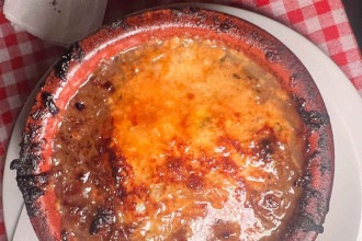 Curitiba no inverno: a sopa de cebola do Baviera, um símbolo turístico-gastronômico da capital mais fria do Brasil