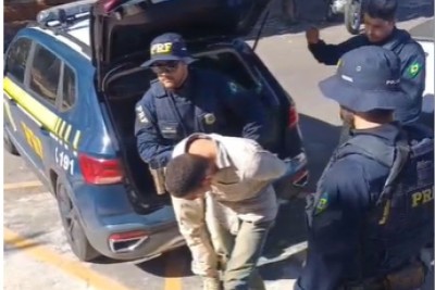 O detido foi levado para a Delegacia de Polícia de Muriaé -  (crédito: PRF/Divulgação)