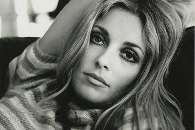 Na madrugada de 9 de agosto de 1969, o assassinato brutal da atriz e modelo Sharon Tate e de outras quatro pessoas abalou Hollywood e o mundo. Tate, que estava grávida de oito meses, foi morta a facadas por membros de uma seita criminosa liderada por Charles Manson. -  (crédito: Wikimedia Commons)