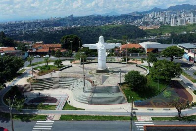A Praça do  Cristo Redentor fica na parte mais alta do Bairro Milionários e se tornou ponto de encontro da comunidade  -  (crédito: Leandro Couri/EM/D.A Press)