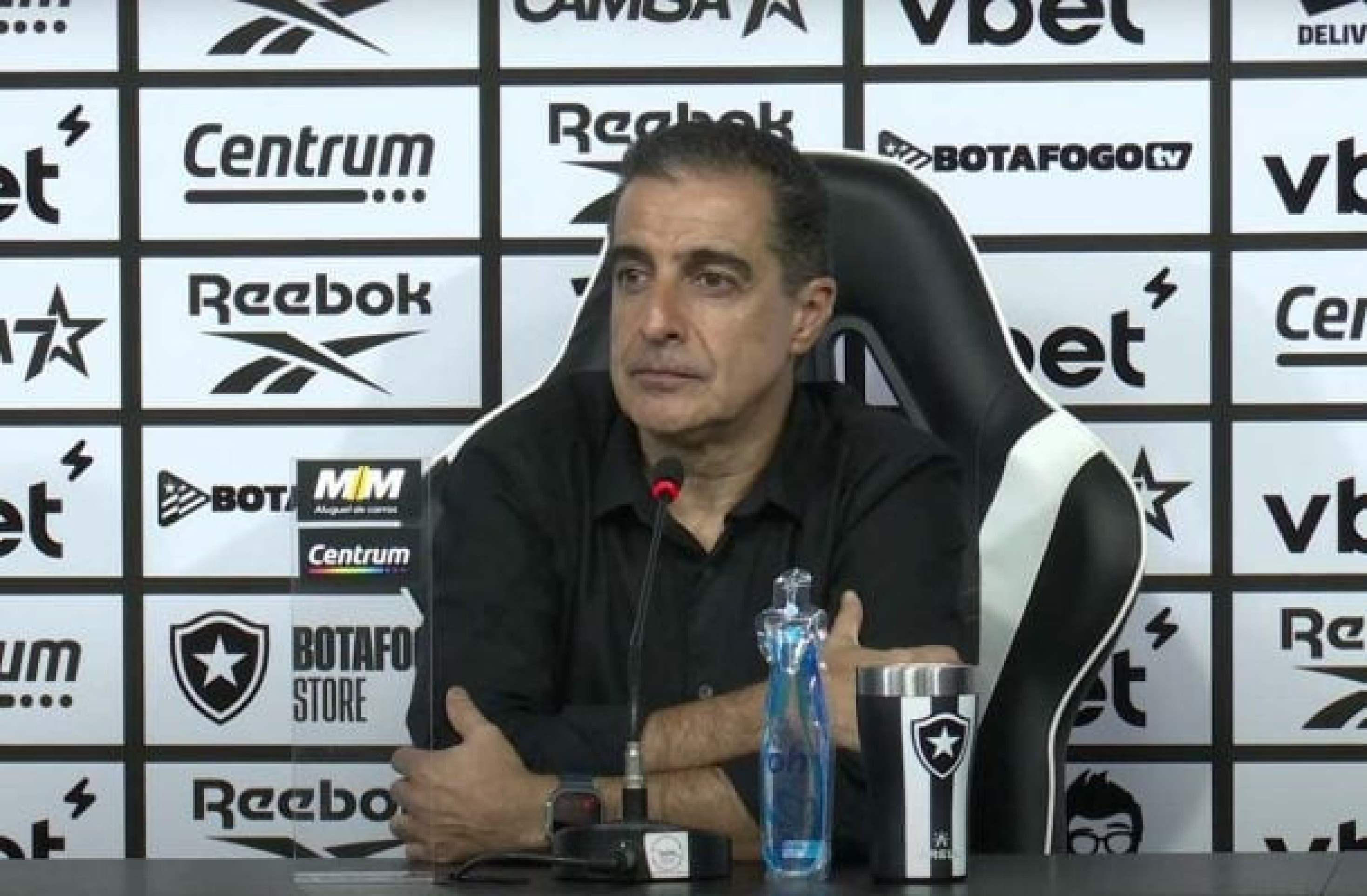 Renato Paiva explica estratégia idealizada para titularidade de Danilo Barbosa no Botafogo