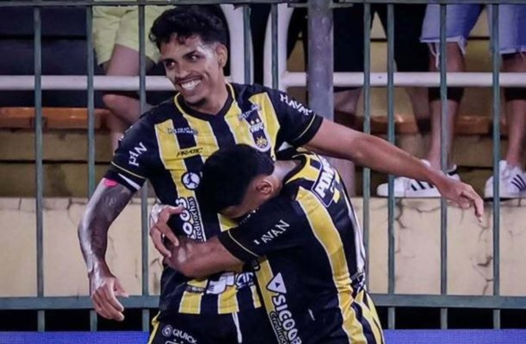 Volta Redonda marca no fim, bate Operário-PR e respira na Série B