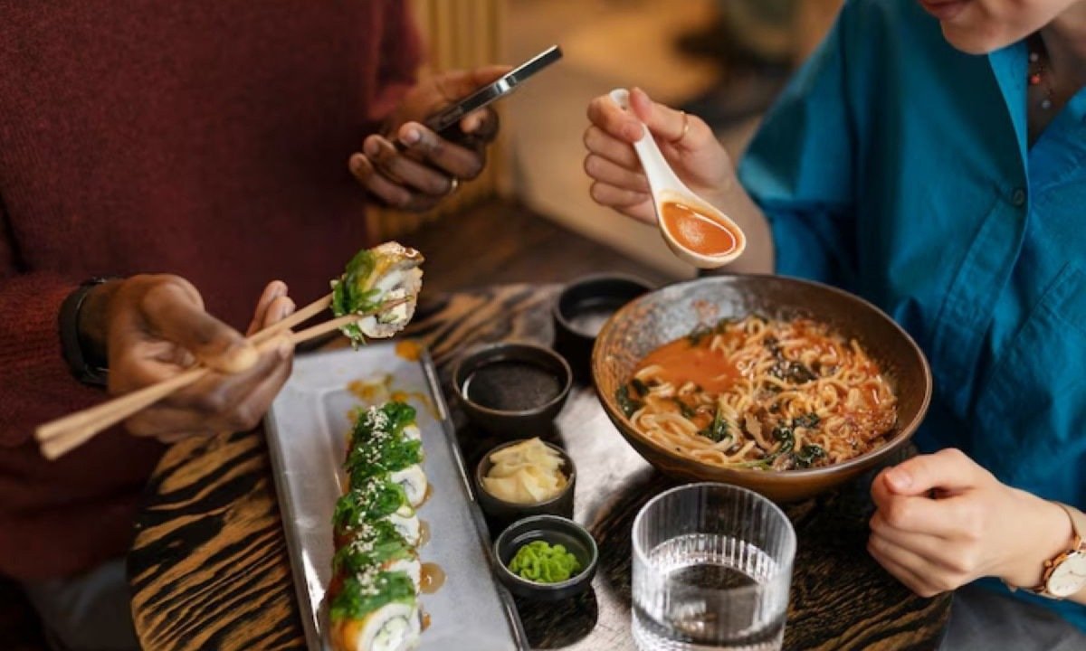 Respeitar as regras de etiqueta à mesa no Japão é essencial para uma boa experiência cultural e gastronômica -  (crédito: Freepik)
