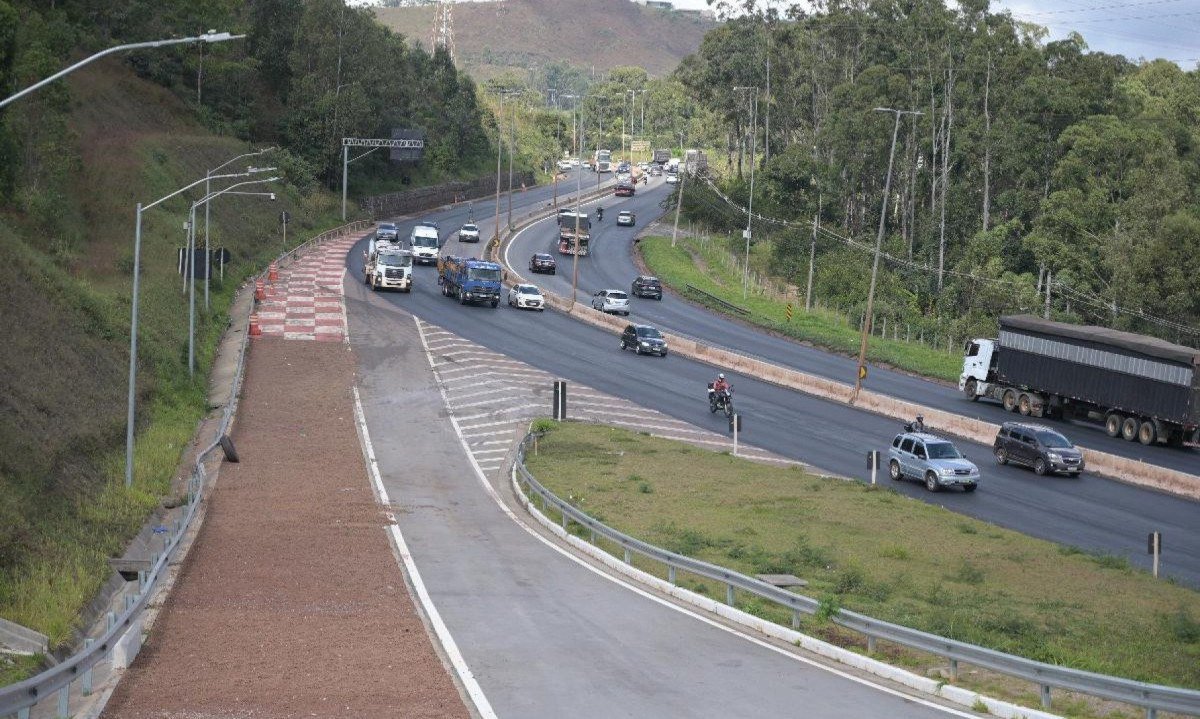 Desde a municipaliza&ccedil;&atilde;o da via, a PBH tem realizado servi&ccedil;os como recapeamento asf&aacute;ltico, tapa-buracos, desobstru&ccedil;&atilde;o de canaletas, corre&ccedil;&atilde;o de eros&otilde;es e pintura de passarelas -  (crédito: Leandro Couri/EM/D.A. Press)