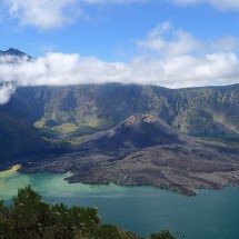 Mais um turista cai no Monte Rinjani, onde brasileira Juliana Marins morreu na Indonésia - Toni Wöhrl and Sang Cai - wikimedia commons
