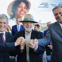 Lula anuncia R$ 12 bilhões para renegociar dívidas de produtores rurais 