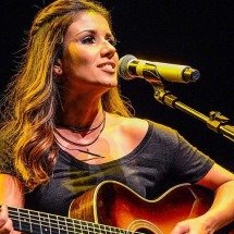 Discreta, ousada, explosiva: Qual versão você prefere de Paula Fernandes na Inteligência Artificial? - flickr Teca Lamboglia
