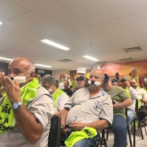 Com mordaças, servidores protestam contra PEC que permite venda de estatais - Bernardo Estillac/EM/D.A Press