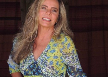 Atriz, escritora e casada há 47 anos, Bruna Lombardi comentou sobre como se mantém ativa na cama aos 72 anos.  Ela disse que ter relação íntima com quem ama e confia traz novas descobertas. "Com o tempo, isso evolui”, disse a musa. -  (crédito: Reprodução/@brunalombardi)