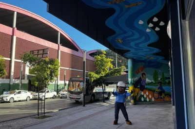 O que chama atenção é o visual do lugar. A fachada da  Agência Central da Copasa possui um projeto gráfico, que destaca a arte urbana, junto de elementos visuais que lembram a marca -  (crédito: Copasa / Divulgação)
