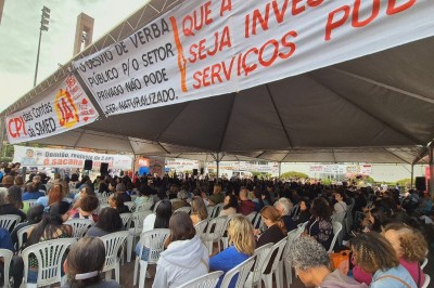 Diante dos descontos na folha de pagamento, sindicato dos professores da rede municipal de BH afirmaram que medida é 'imoral' -  (crédito: Jair Amaral/EM/D.A Press - 24/06/2025)