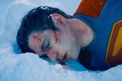 Na primeira cena do novo filme, Superman está fragilizado, caído na neve, exibindo vulnerabilidade que o conecta ao público, de acordo com os realizadores

 

emc 3 entrevista

O diretor James Gunn, o ator David Corenswet e a atriz Rachel Brosnahan participaram de entrevista coletiva no Rio de Janeiro -  (crédito: Warner Bros/Divulgação)