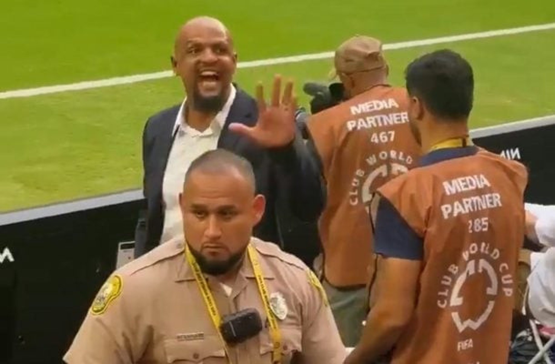 Felipe Melo rebate crítica de torcedores do Flamengo em Miami: ‘Seis títulos’