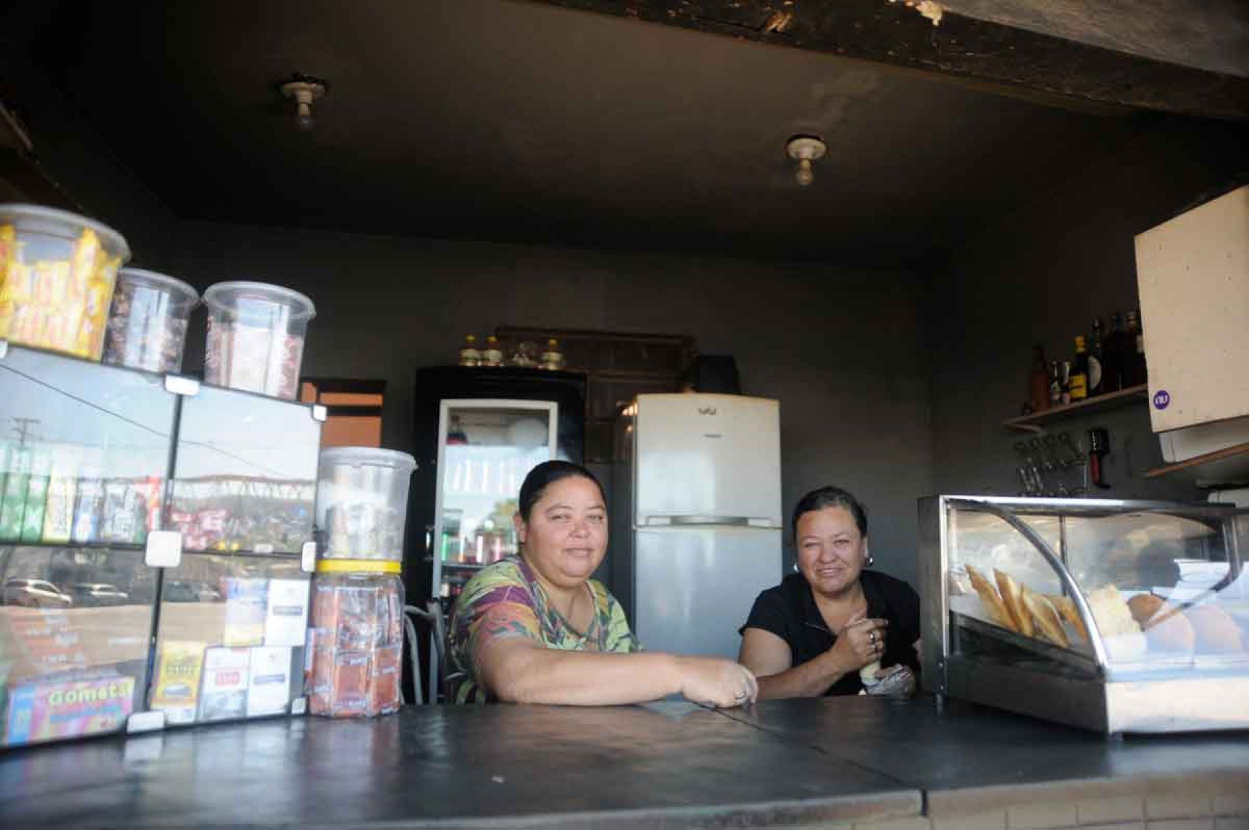 Cleuza e Gleice viram o movimento da lanchonete da família cair, mas esperaram a volta dos fregueses ao fim das obras