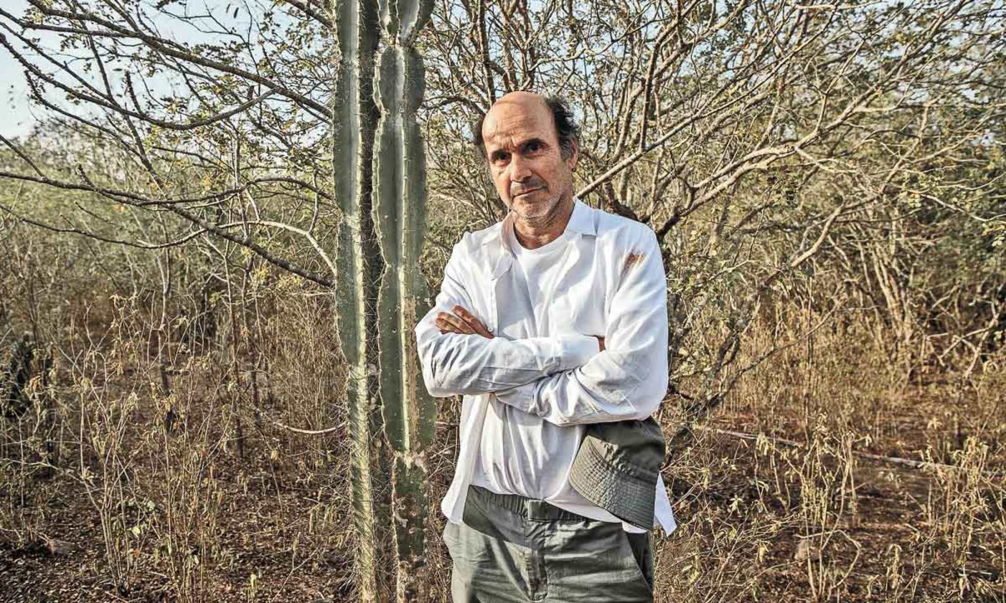 O roteirista George Moura, pernambucano do Recife, no sertão onde ambientou a novela: 