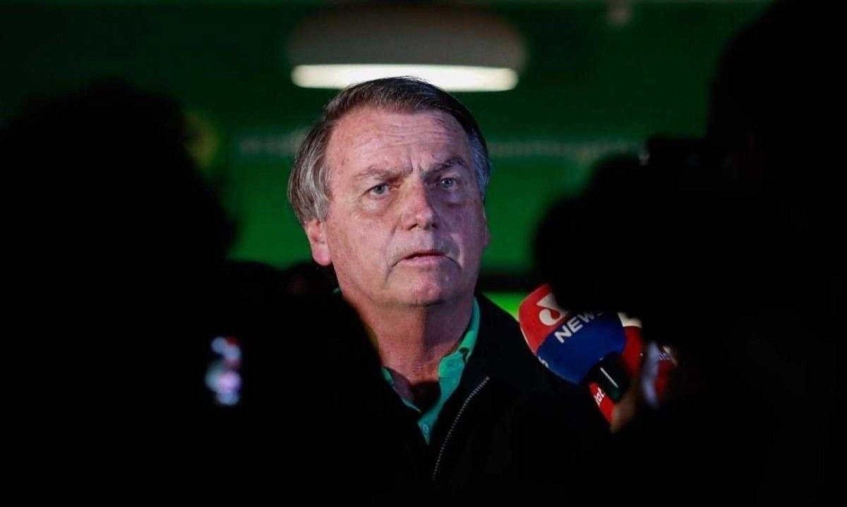 Cunha Bueno é um dos advogados que compõem a equipe de defesa de Bolsonaro (foto) no STF -  (crédito: Sergio Lima / AFP)