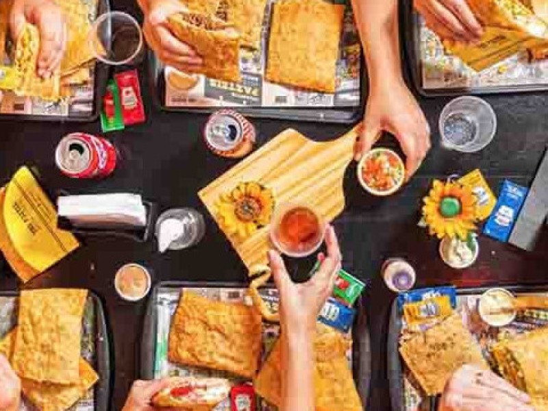 Dieta zero: Rodízio de pastel com caldo de cana à vontade viraliza nas redes -  Instagram @thepazteloficial