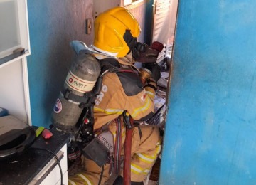 Bombeiros combateram as chamas com aproximadamente 200 litros de água -  (crédito: CBMMG/Divulgação)