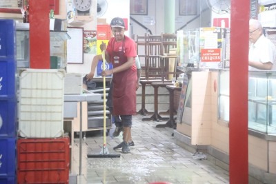 Depois do incêndio, restaurante passou por limpeza -  (crédito: Marcos Vieira/EM/D.A.Press)