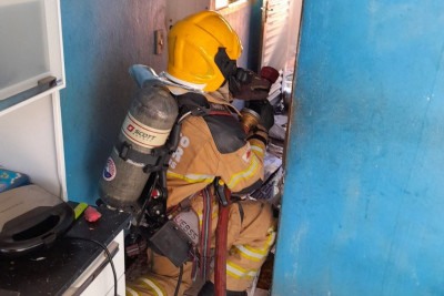 Bombeiros combateram as chamas com aproximadamente 200 litros de água -  (crédito: CBMMG/Divulgação)