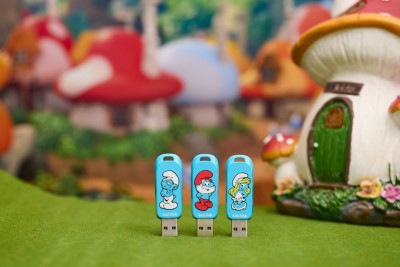 Nova linha Sandisk Smurfs traz pen drives temáticos de até 256 GB com visual exclusivo, jogo digital dos Smurfs incluso e lançamento limitado no varejo nacional.  -  (crédito: Crédito: Sandisk/divulgação)