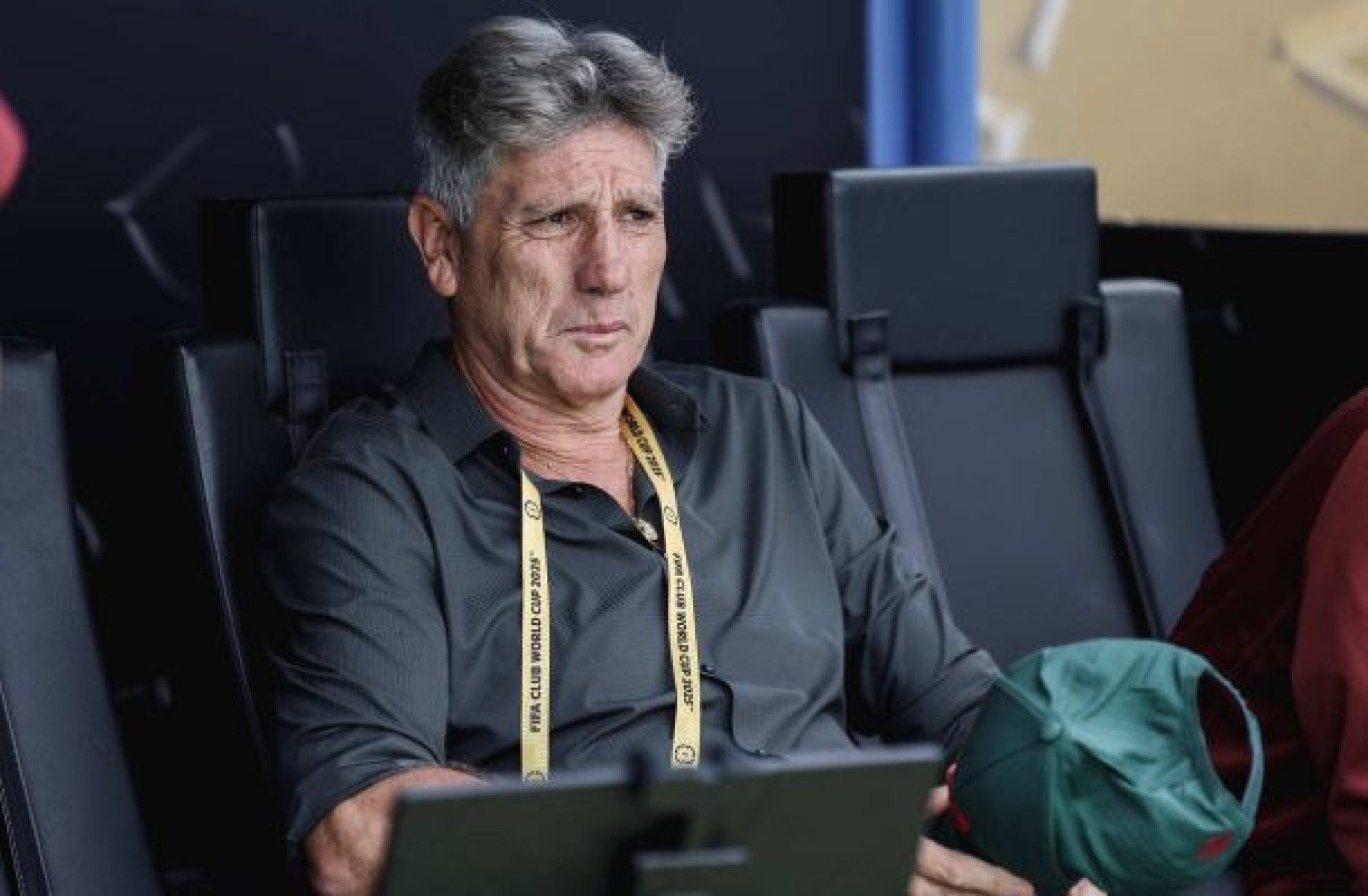 Técnico do Fluminense protagoniza discussão com jogador da Inter de Milão