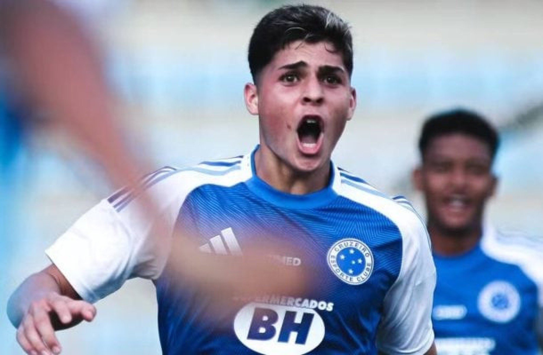 Cruzeiro avança em renovação de contrato com promessa da base