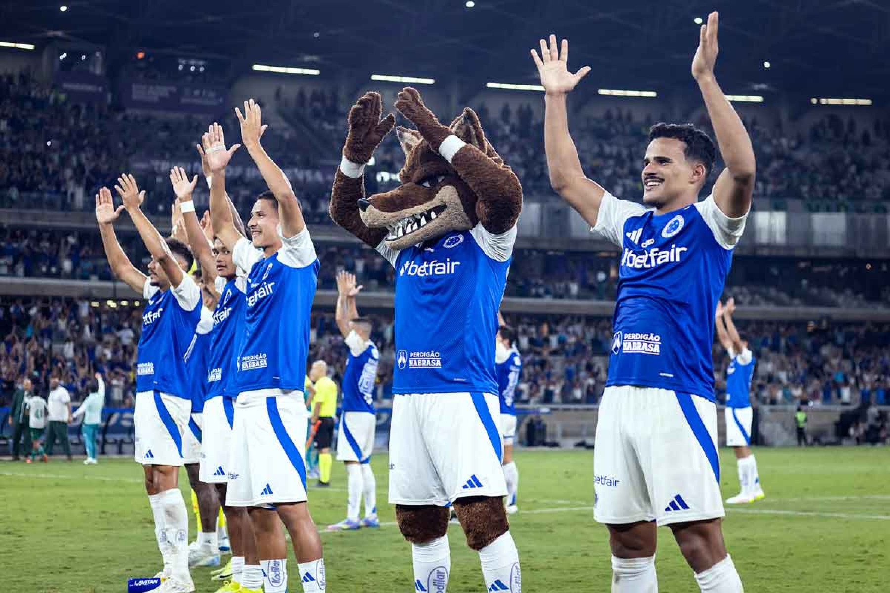 A presença do escrete celeste e do Raposão no interior mineiro vai ajudar a aumentar a torcida cruzeirense, sendo uma decisão acertada da diretoria da SAF - (crédito: Gustavo Aleixo/Cruzeiro – 1º/6/2025) A presença do escrete celeste e do Raposão no interior mineiro vai ajudar a aumentar a torcida cruzeirense, sendo uma decisão acertada da diretoria da SAF - (crédito: Gustavo Aleixo/Cruzeiro – 1º/6/2025)