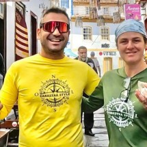 Os dois amigos já caminham há sete dias e, até agora, conheceram a Cachoeira do Tabuleiro -  (crédito: Lauro Kussano / Acervo Pessoal)