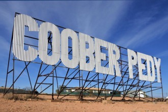 Conheça a cidade australiana onde a população vive debaixo da terra