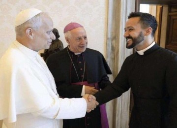 Arcebispo de Juiz de Fora entrega carta de renúncia ao Papa Leão XIV -  (crédito: Divulgação / Arquidiocese de Juiz de Fora)