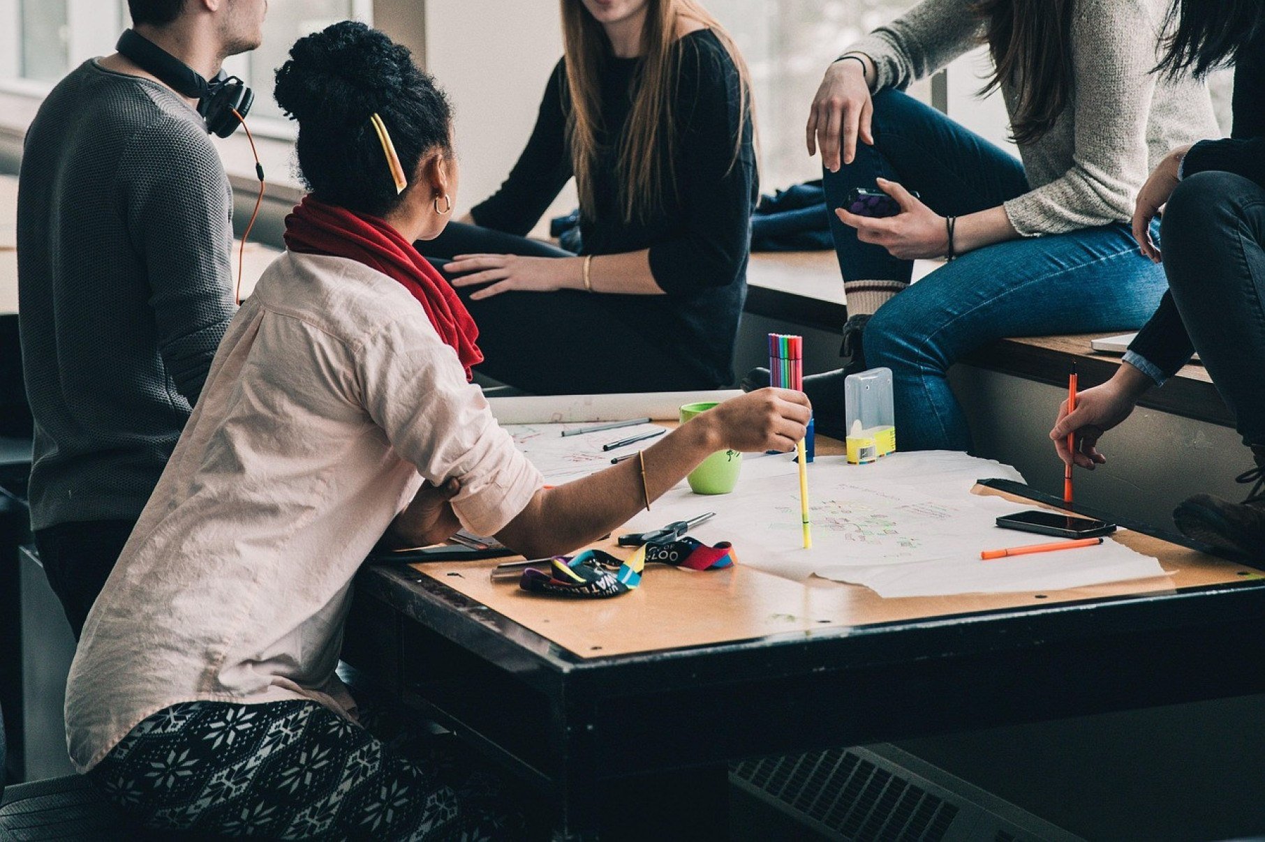 Europa atrai estudantes latino-americanos após restrições dos EUA - DINO