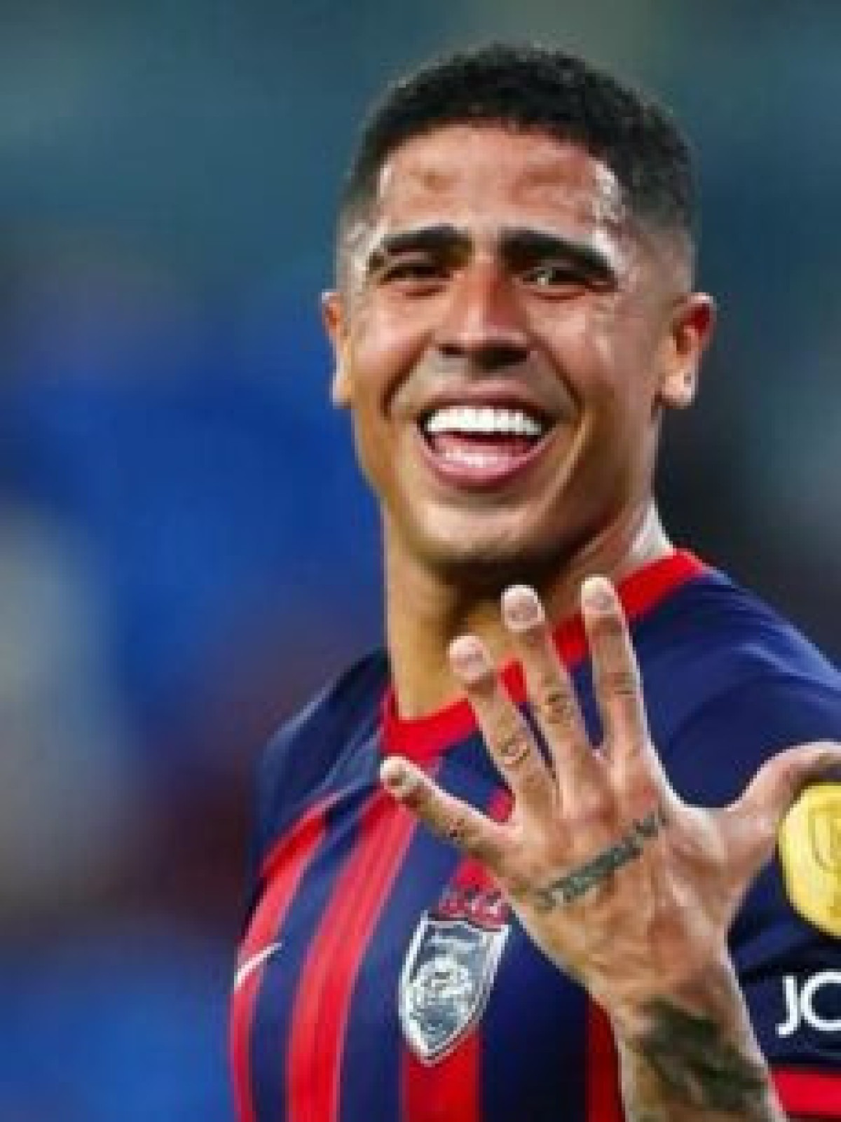 Atacante brasileiro chega a 152 gols em 137 jogos por time multicampeão na Ásia