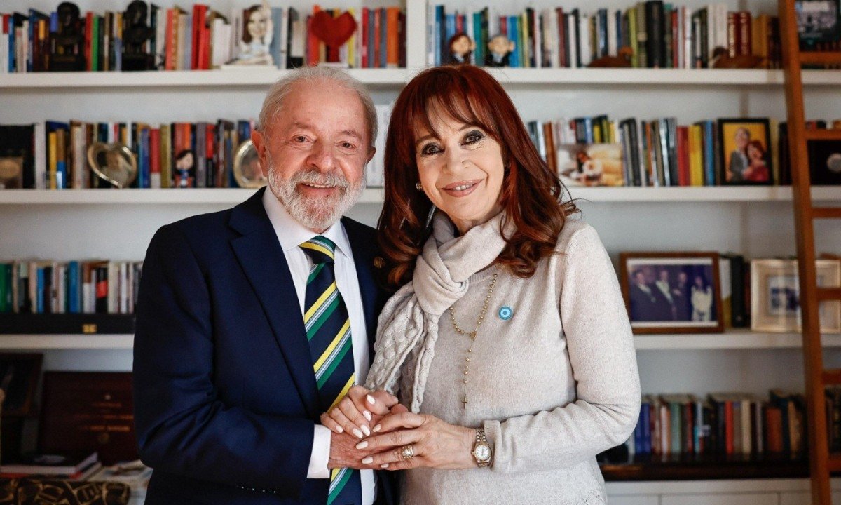 Presidente Luiz Inácio Lula da Silva se encontra com a ex-presidente da Argentina, Cristina Kirchner, que está em prisão domiciliar -  (crédito: Ricardo Stuckert/PR)
