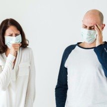 Pessoas entre 50 e 59 anos estão entre as que mais contraem influenza - rawpixel.com/FreePik