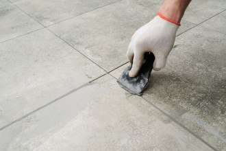 Tintura de rejunte: quando usar e como aplicar para renovar pisos