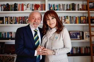 Lula visita Cristina Kirchner na prisão domiciliar