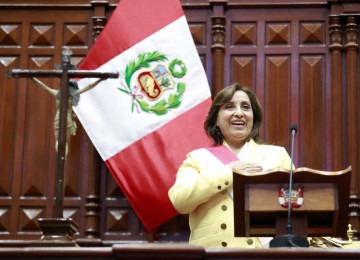 Presidente do Peru, Dina Boluarte, faz juramento no dia da posse, em 7 de dezembro de 2022 -  (crédito:  Luis Iparraguirre/Flickr)