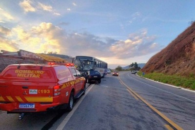 Batida aconteceu na altura do distrito de Vale Verde -  (crédito: CBMMG)
