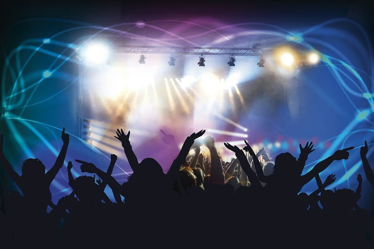 O tempo mostra que boa música não envelhece, e os dias atuais estão aí para provar. Mesmo com toda tecnologia, as canções antigas seguem com força entre o público. -  (crédito: Stefan Schweihofer pixabay)