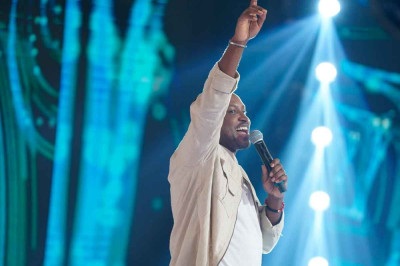 Thiaguinho chega a BH disposto a cantar durante cinco horas e meia no show de amanhã. 'Faço fono todos os dias, silêncio, jejum de voz', diz -  (crédito: Trouva/divulgação)