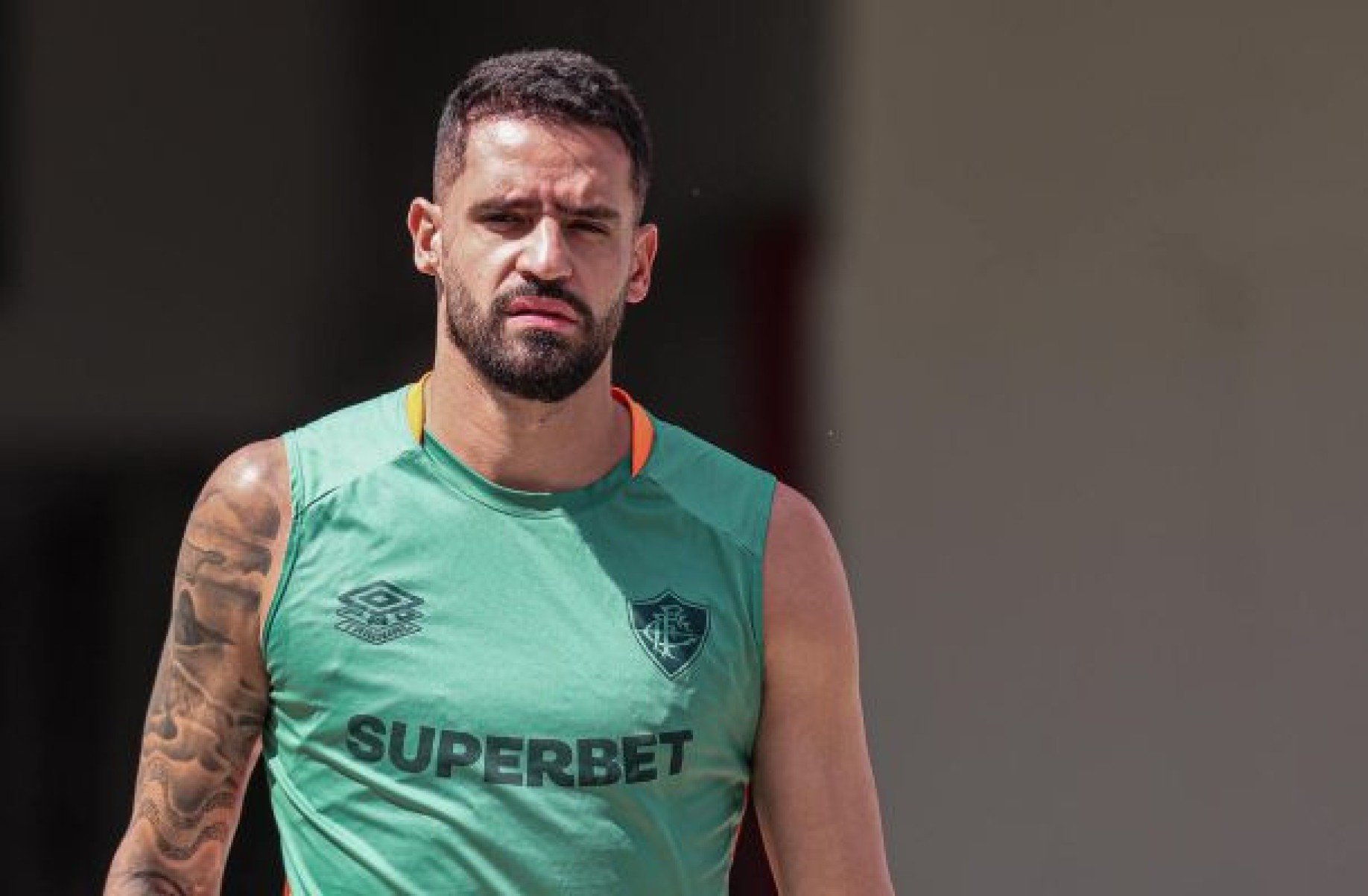 Renato Augusto visita último treino do Fluminense antes de duelo com o Al-Hilal