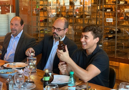 Simões e Nikolas almoçam juntos em Montes Claros