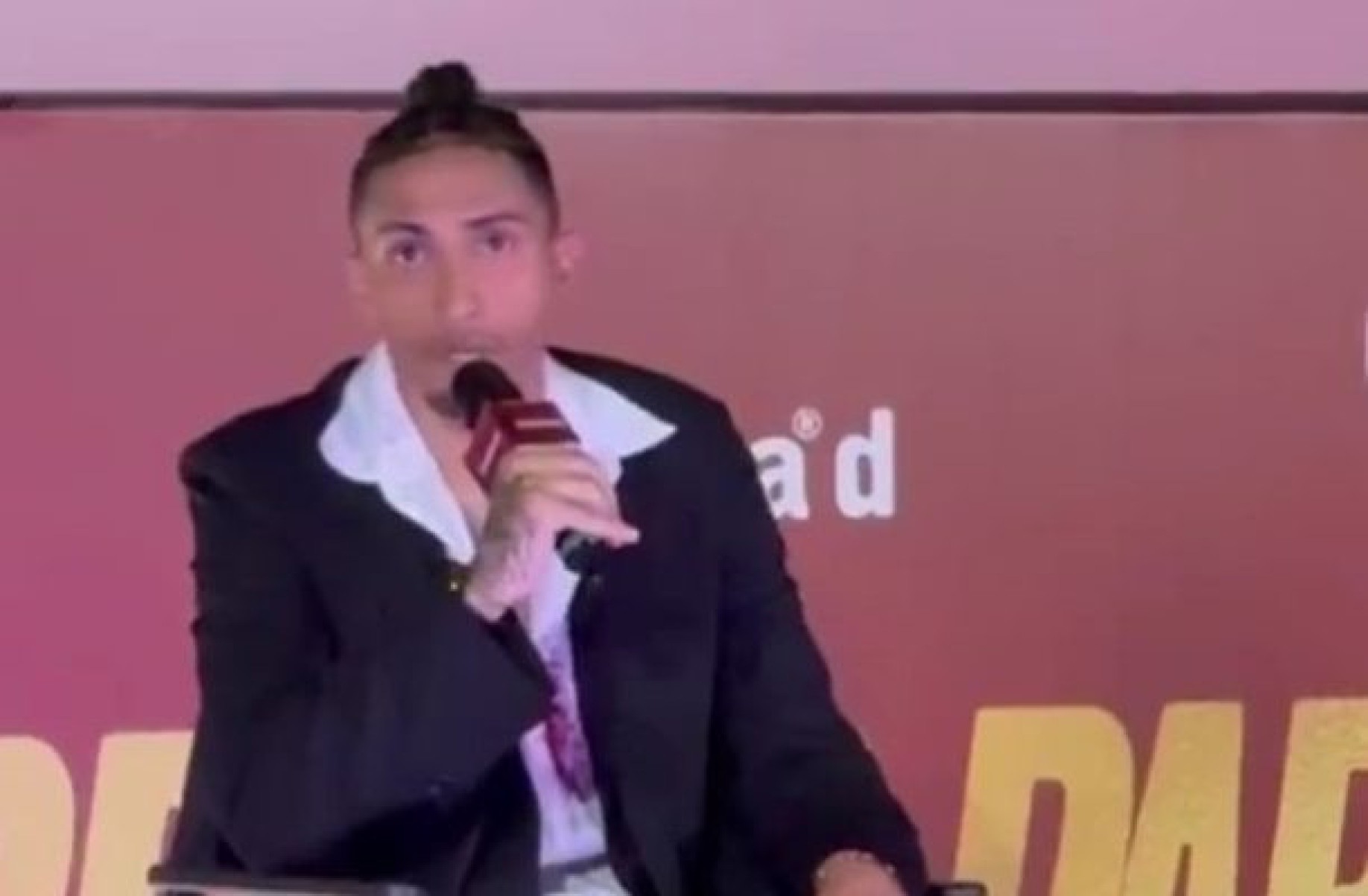 Raphinha afirma que adversários enxergam Brasil como favorito para a Copa de 2026