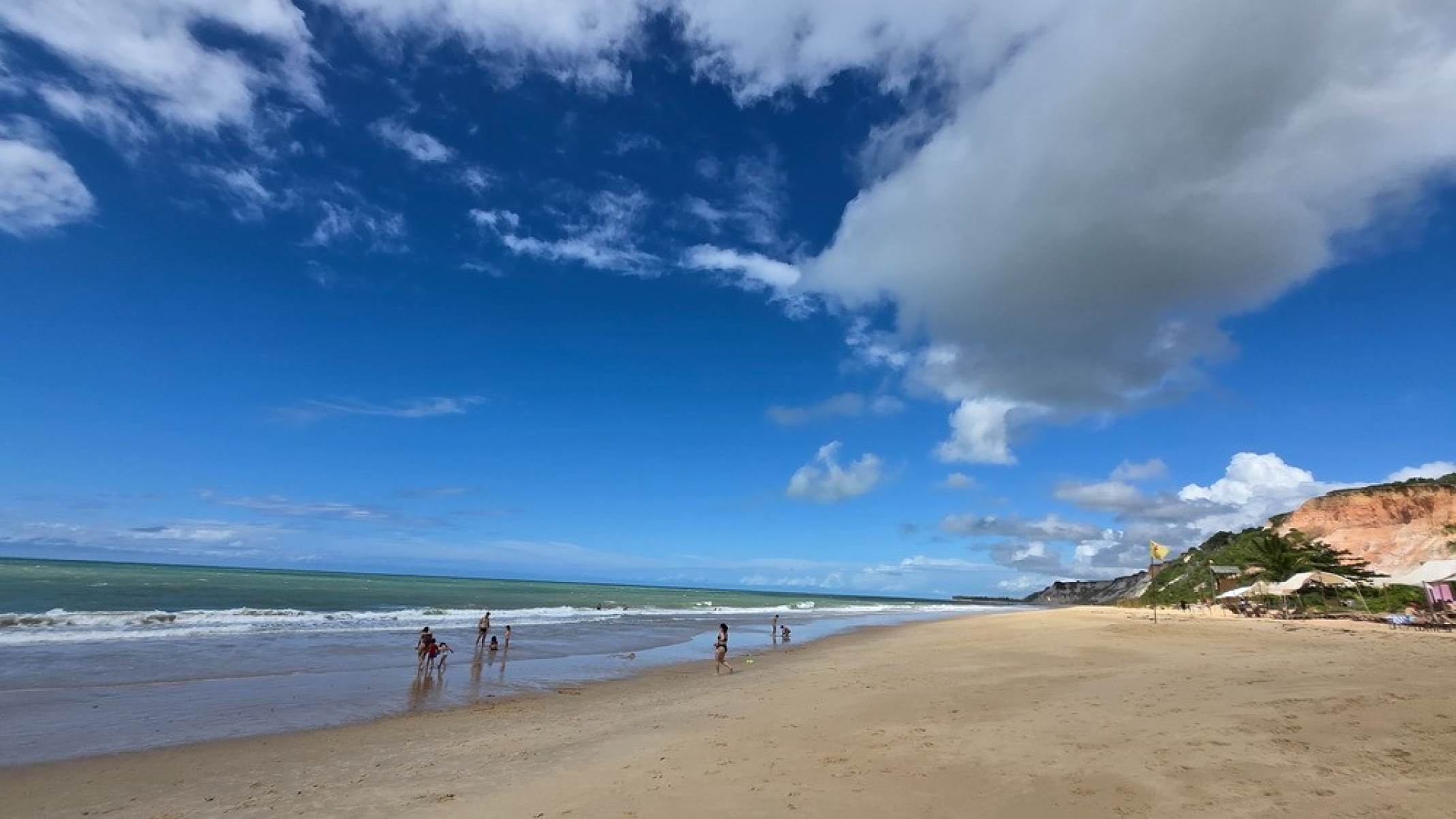 Praia do Taípe fica ainda mais vazia na baixa temporada-Carlos Altman/EM