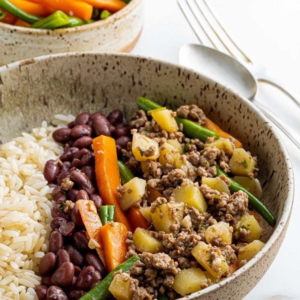 No Matula Cozinha, o prato campeão de vendas é a carne moída com batatinha, acompanhada de arroz, feijão e legumes Marmitas congeladas